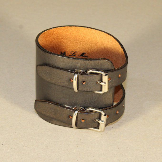 Bracelet de force cuir avec 4 sangles réglables et nombreux rivets  métalliques